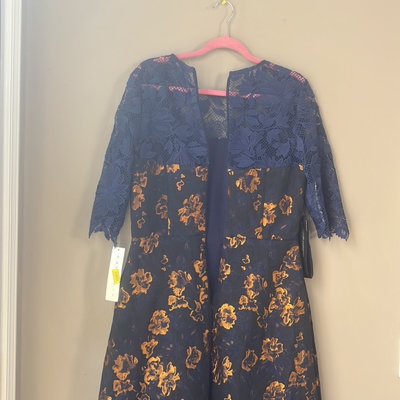 Kay Unger New York Floral Jacquard Lace Illusion Dress - Picture 10 of 16